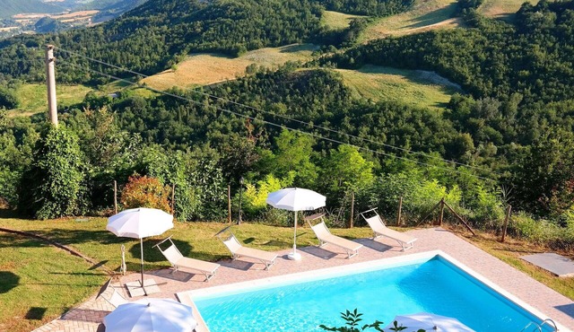 Beautiful private villa with private pool, WIFI, TV, terrace and panoramic view, close to Urbino
