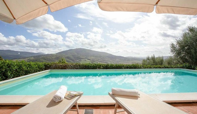 Beautiful private villa for 4 guests with private pool, WIFI, A/C, TV, patio and panoramic view
