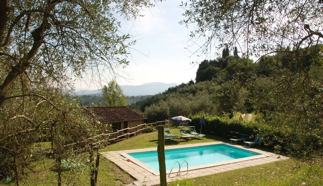 Beautiful private villa with private pool, internet, A/C, TV, patio, panoramic view, close to Lucca