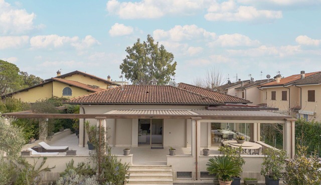 Beautiful private villa for 6 people with private pool, A/C, WIFI, TV and patio