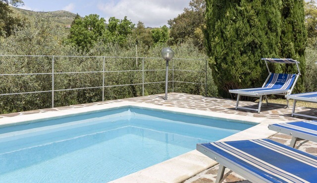 Beautiful private villa for 10 people with private pool, WIFI, TV, patio and pets allowed