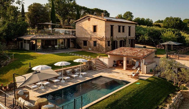Beautiful private villa with private pool, A/C, WIFI, TV, patio and panoramic view, close to Spo.