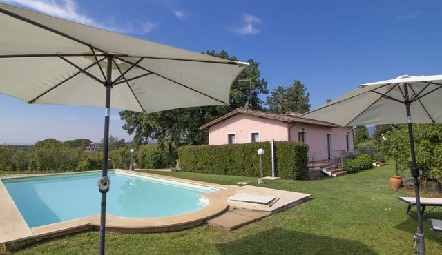 Beautiful private villa with WIFI, private pool, TV, terrace, pets allowed and panoramic view