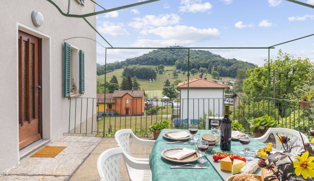Beautiful private villa for 6 people with TV and patio
