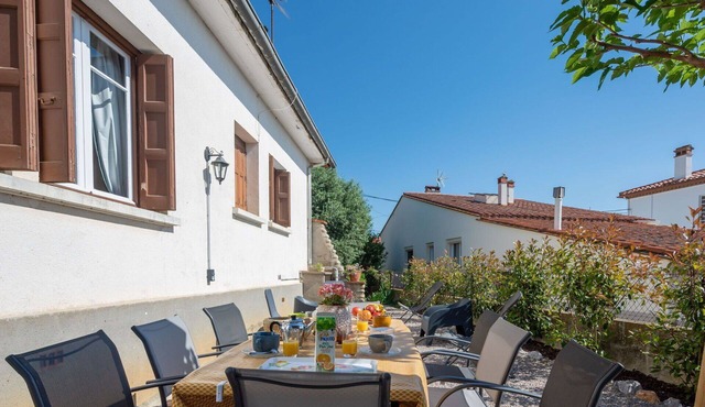 Beautiful private villa for 7 guests with TV and terrace