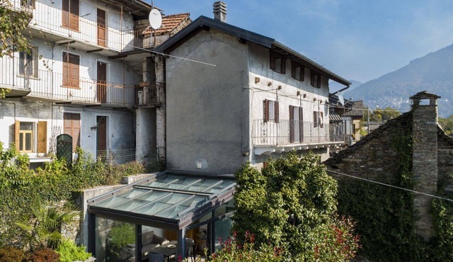 Beautiful private villa for 6 guests with WIFI, TV and patio