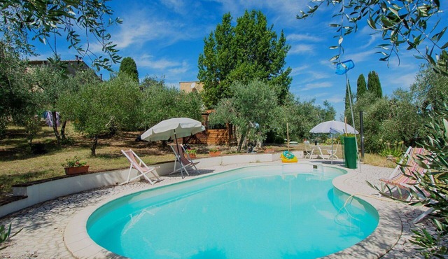 Beautiful private villa for 6 people with A/C, private pool, WIFI, TV, patio and pets allowed