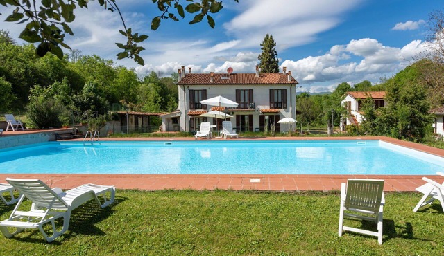 Beautiful private villa for 25 guests with private pool, WIFI, TV, patio and pets allowed