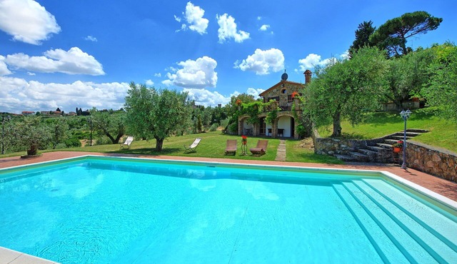 Beautiful private villa for 12 people with private pool, A/C, WIFI, TV, patio and panoramic view