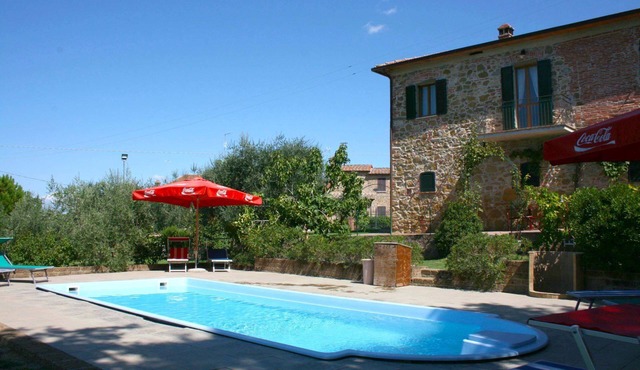 Beautiful private villa with private pool, WIFI, TV and balcony, close to Montepulciano