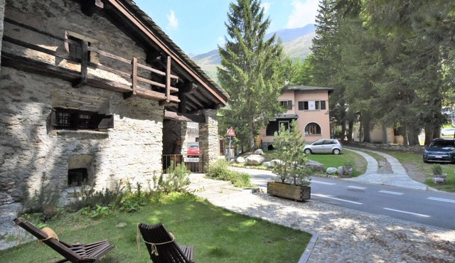 Beautiful private villa for 8 people with hot tub, WIFI, TV, terrace and pets allowed