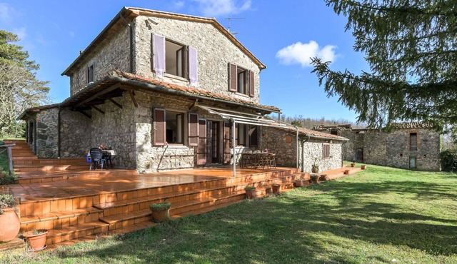 Beautiful private villa for 8 guests with WIFI, TV, patio and pets allowed