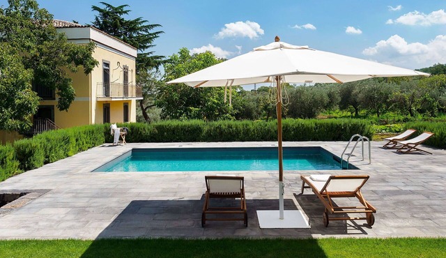 Beautiful private villa with WIFI, private pool, TV, terrace, pets allowed and panoramic view
