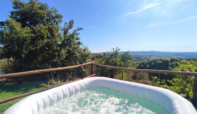 Beautiful private villa with WIFI, hot tub, TV, terrace, pets allowed and panoramic view
