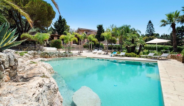 Beautiful private villa for 10 guests with private pool, A/C, WIFI, TV and terrace