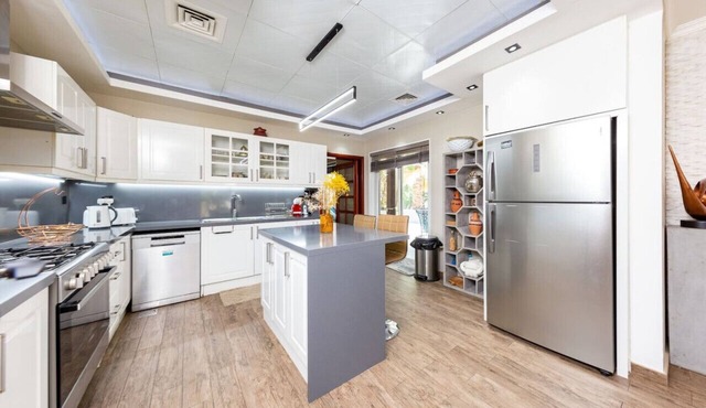 Beautiful Private Villa - 4BR Green Community West
