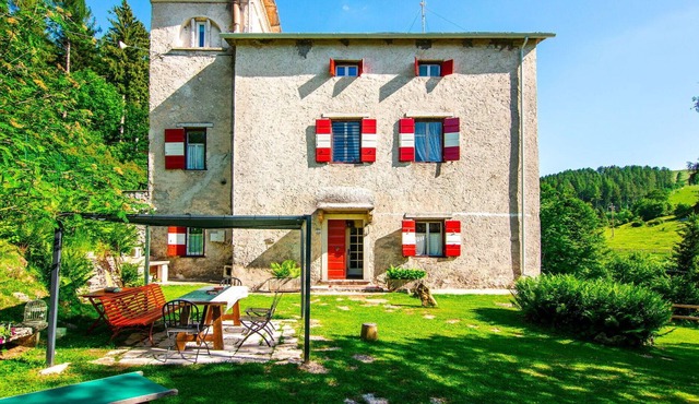 Beautiful private villa for 14 people with WIFI, TV, patio, pets allowed and parking