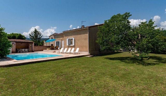 Beautiful private villa for 6 people with private pool, A/C, WIFI, TV and terrace
