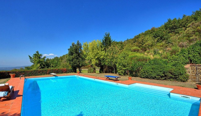 Beautiful private villa with WIFI, A/C, private pool, TV and panoramic view, close to Arezzo