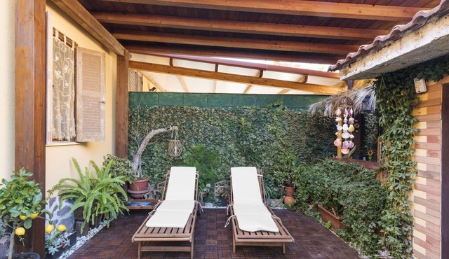 Beautiful private villa for 6 guests with A/C, WIFI, TV, patio and pets allowed