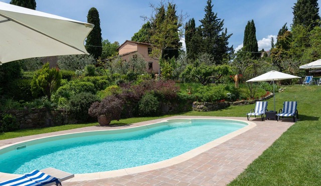 Beautiful private villa for 5 guests with WIFI, pool, A/C, TV, patio and parking