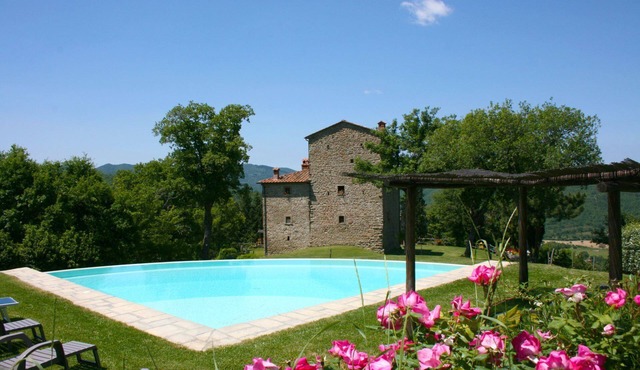 Beautiful private villa for 16 people with private pool, WIFI and TV
