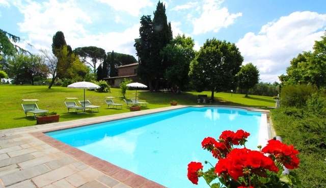 Beautiful private villa for 6 guests with private pool, A/C, TV and pets allowed