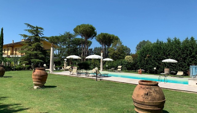 Beautiful private villa for 8 people with WIFI, private pool, TV and terrace