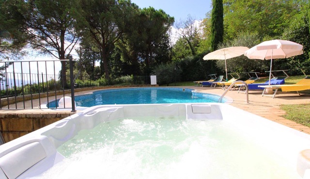 Beautiful private villa for 13 guests with private pool, WIFI and TV