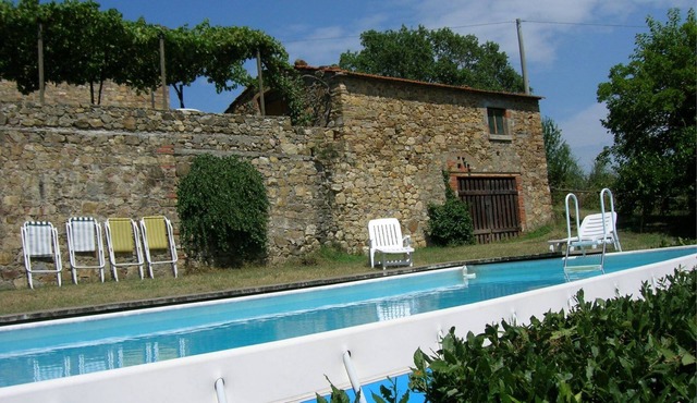 Beautiful private villa with private pool, WIFI, veranda, pets allowed and parking, close to Are.