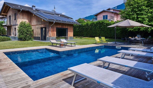 Beautiful private villa with hot tub, A/C, WIFI, private pool, TV, patio and pets allowed