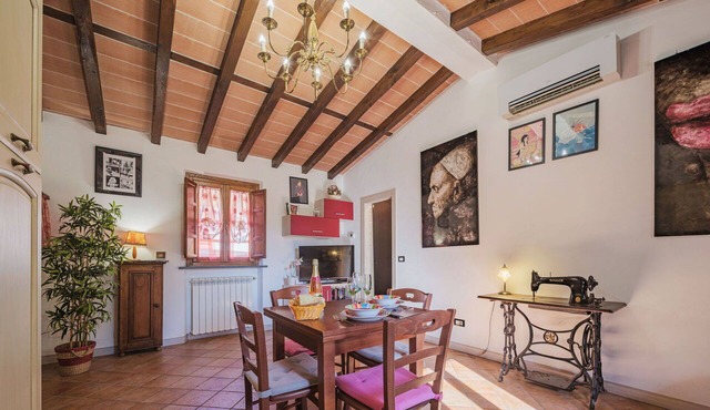 Beautiful private villa for 4 people with A/C, WIFI, TV, patio and pets allowed