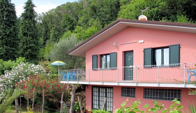 Beautiful private villa for 4 people with WIFI and TV