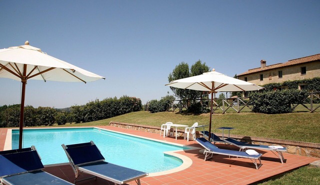 Beautiful private villa with WIFI, private pool, TV, patio, pets allowed and panoramic view