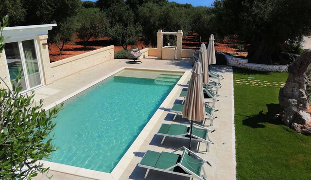 Beautiful private villa for 6 people with WIFI, A/C, private pool, TV and veranda