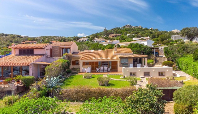 Beautiful private villa for 8 people with TV, terrace and pets allowed