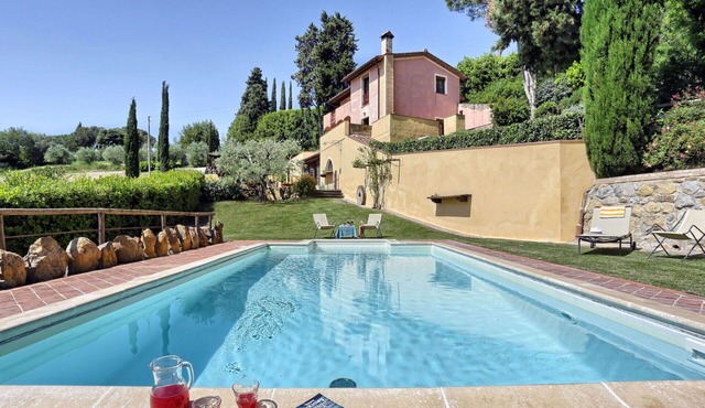 Beautiful private villa for 10 guests with private pool, WIFI, A/C, TV, patio and pets allowed