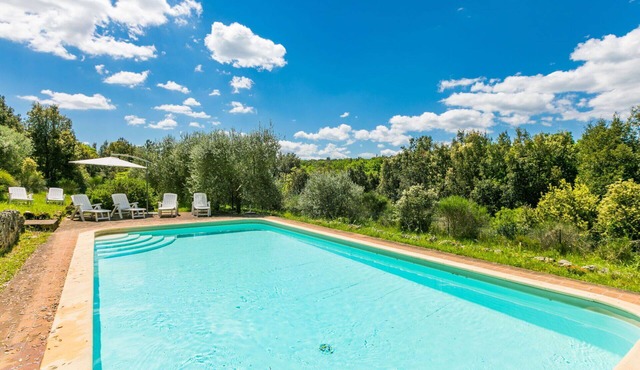 Beautiful private villa for 8 people with WIFI, private pool, TV and patio
