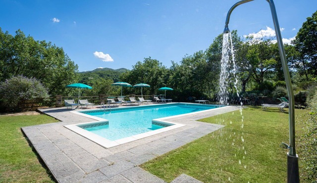 Beautiful private villa with WIFI, private pool, TV, patio, pets allowed and panoramic view