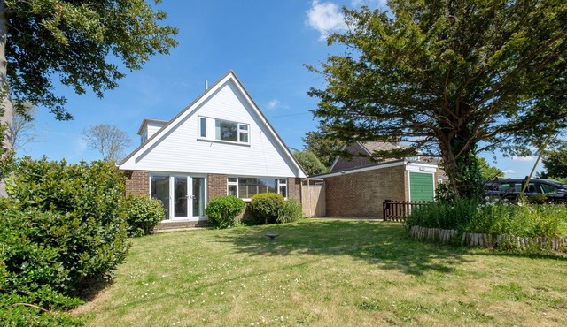 Beautiful, recently modernised 4 bedroom West Isle of Wight Home near beaches