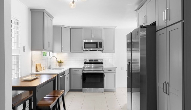 Beautiful remodeled 2 bedroom home — 5 min from the beach! 20 percent for week