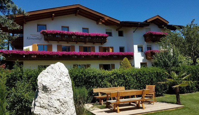 Beautiful Residence Klementhof with garden and a seasonal outdoor pool