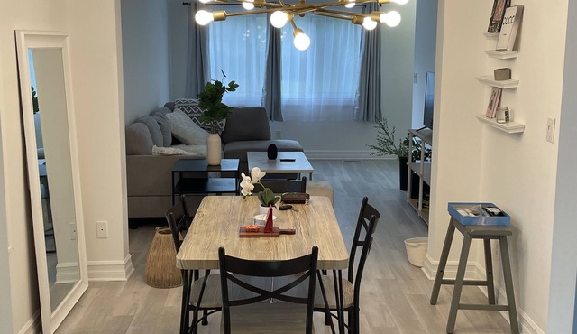 Beautiful romantic 2 bedroom house in the city close to restaurants and bars by RedAwning