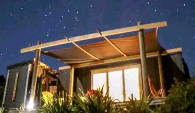 Beautiful Romantic Tiny House with Outdoor Bath and Breathtaking Views in NZ