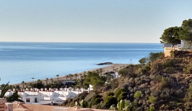 Beautiful sea-view apartment a few minutes from the beach and facilities