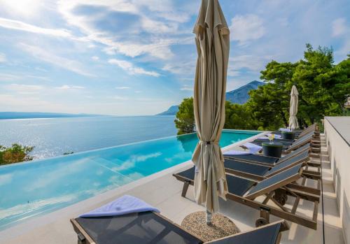 Beautiful Seafront Split Villa 9 Bedrooms Bellamar Vista Retreat
