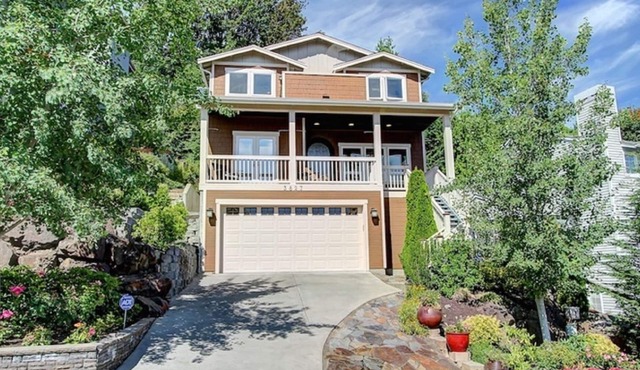 Beautiful Seattle Home in Quiet Magnolia