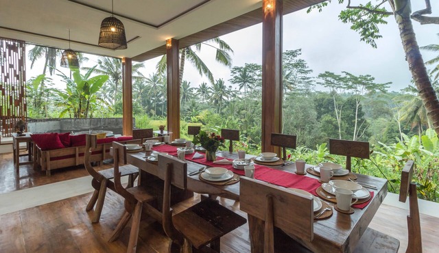 Beautiful, spacious private villa w/private infinity pool, full kitchen, & bar!