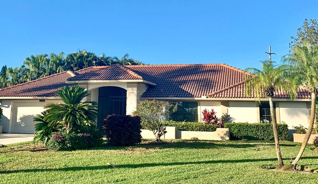 Beautiful & spacious 3 bed 3 bath home with private pool and Golf & Tennis Club