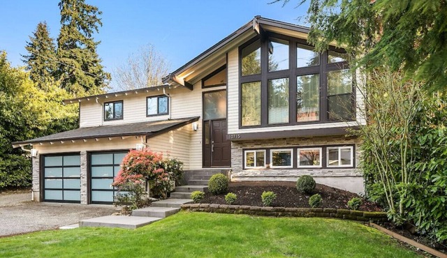 Beautiful & Spacious 4 Bed w/AC, 2 living rooms